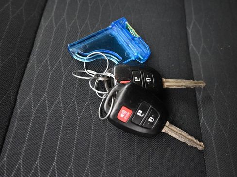 Used 2017 Toyota Tacoma SR5 image 49