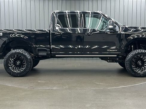 Used 2025 Ford F250 Platinum w/ FX4 Off-Road Package image 6