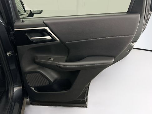 Used 2024 Mitsubishi Outlander SE image 32