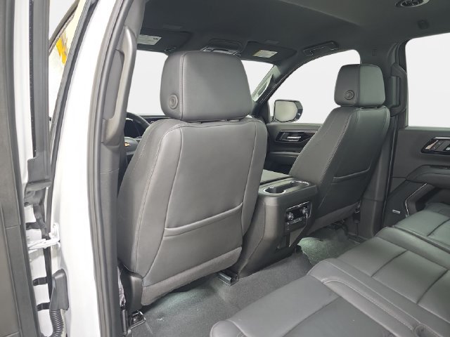 Used 2025 Chevrolet Suburban LT w/ Comfort Package AWD/4WD image 12