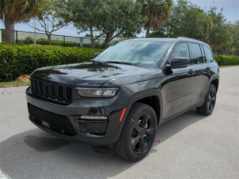 New 2025 Jeep Grand Cherokee Limited w/ Luxury Tech Group II image 9