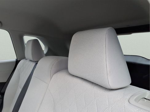 Used 2022 Toyota Corolla Cross LE image 15