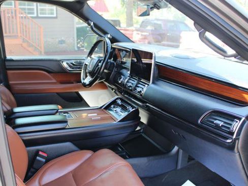 Used 2018 Lincoln Navigator Reserve w/ Technology Package AWD/4WD image 27