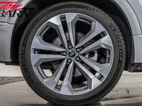 Used 2022 Audi Q8 Premium Plus image 16