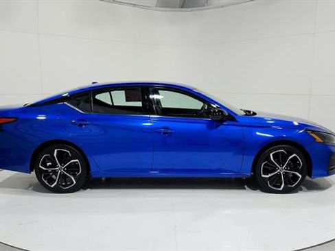 Certified 2025 Nissan Altima 2.5 SR FWD image 9