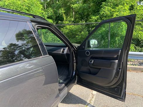 Certified 2024 Land Rover Discovery Metropolitan Edition image 17