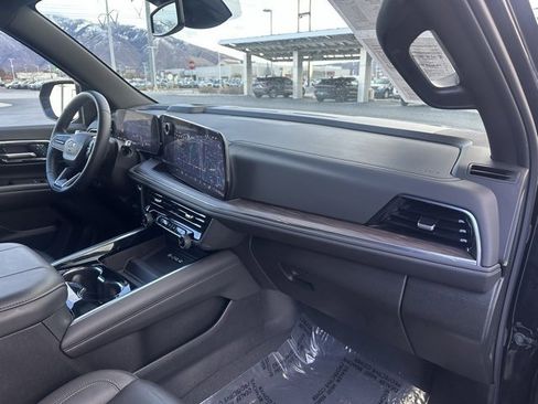 Certified 2025 Chevrolet Suburban Z71 image 20