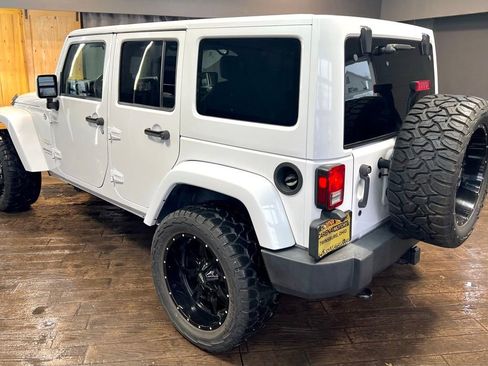 Used 2015 Jeep Wrangler Unlimited Sahara w/ Connectivity Group image 3