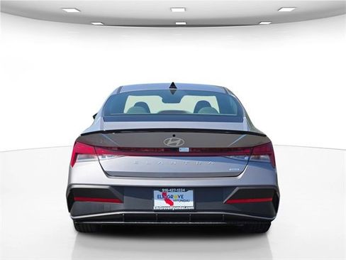 New 2025 Hyundai Elantra SEL image 8