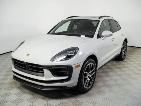 Certified 2024 Porsche Macan S AWD/4WD image 1
