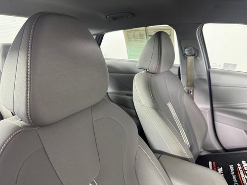 Used 2025 Hyundai Elantra Sport FWD image 32