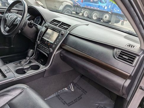 Used 2017 Toyota Camry XLE FWD image 6