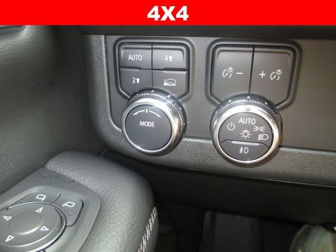 Used 2025 GMC Yukon Denali w/ Sun & Power Step Package AWD/4WD image 32