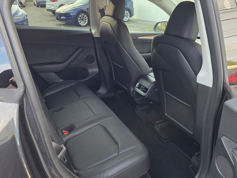 Used 2024 Tesla Model Y Long Range AWD/4WD image 14