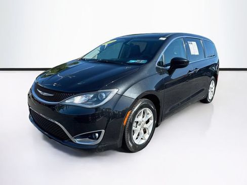 Used 2018 Chrysler Pacifica Touring Plus w/ Tire & Wheel Group FWD image 3