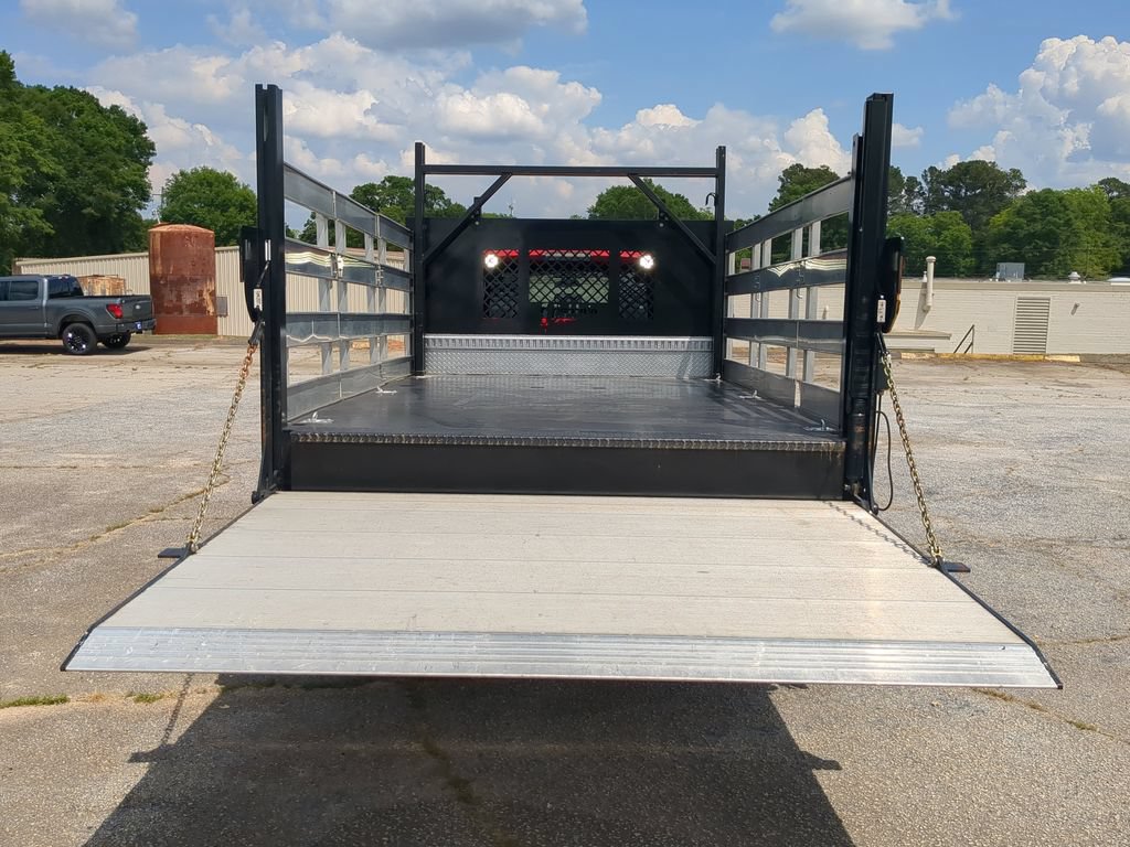 Used 2022 RAM 5500 Tradesman w/ Chrome Appearance Group RWD image 11