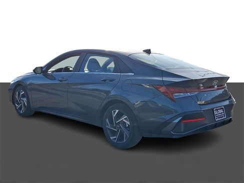Used 2025 Hyundai Elantra SEL image 5