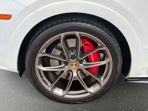 Used 2021 Porsche Cayenne GTS AWD/4WD image 10