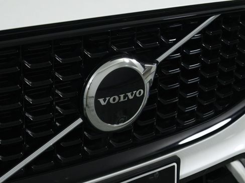 Certified 2023 Volvo XC60 B5 Plus w/ Climate Package FWD image 27