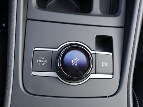 Certified 2025 Volkswagen Tiguan SE image 22