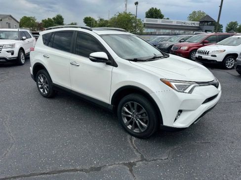 Used 2018 Toyota RAV4 Limited FWD image 11