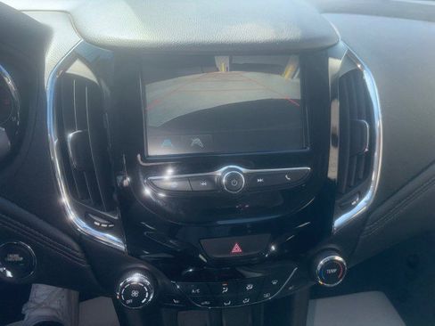 Used 2017 Chevrolet Cruze Premier FWD image 18