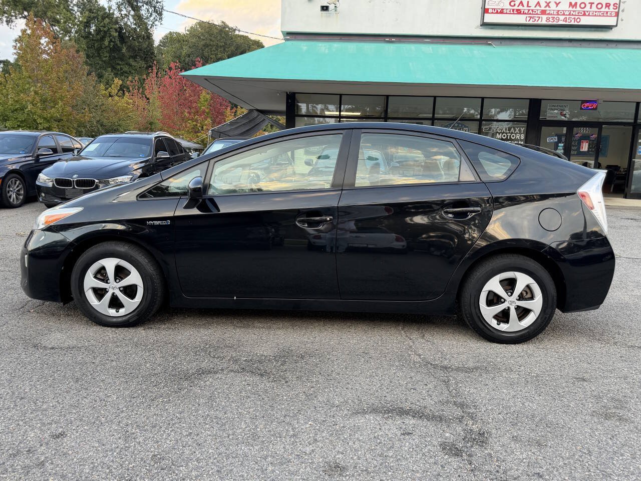 Used 2015 Toyota Prius Three FWD image 2