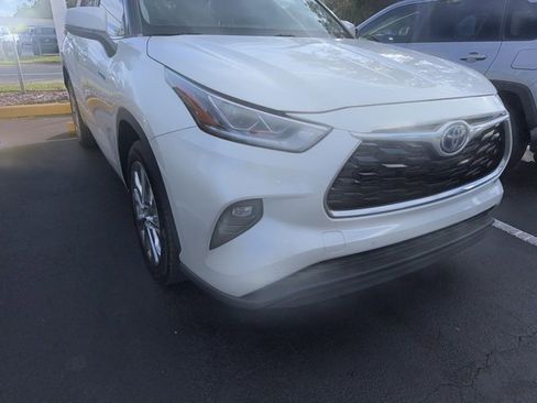 Used 2021 Toyota Highlander Limited image 1