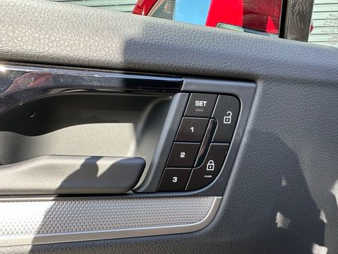 Used 2026 Porsche Cayenne image 19