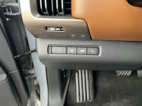 Certified 2024 Nissan Pathfinder Platinum image 18