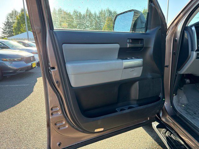 Used 2018 Toyota Sequoia SR5 w/ Carpet Mat Package AWD/4WD image 14