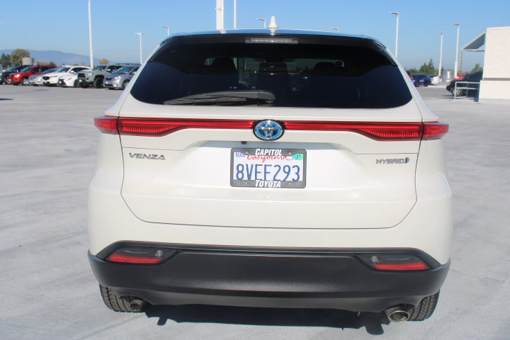 Certified 2021 Toyota Venza LE w/ Carpet Mat Package (TMS) AWD/4WD image 4