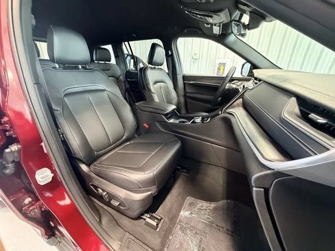 Used 2025 Jeep Grand Cherokee Limited AWD/4WD image 28