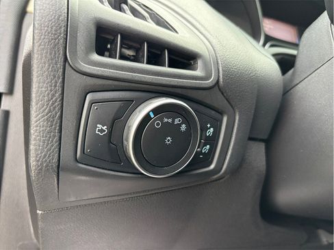 Used 2016 Ford Focus SE w/ SE Power Seat Package image 25