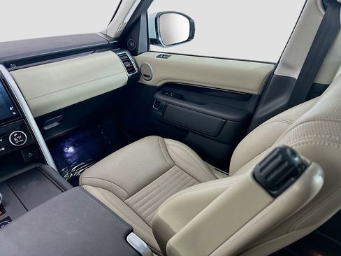 Used 2021 Land Rover Discovery S image 26