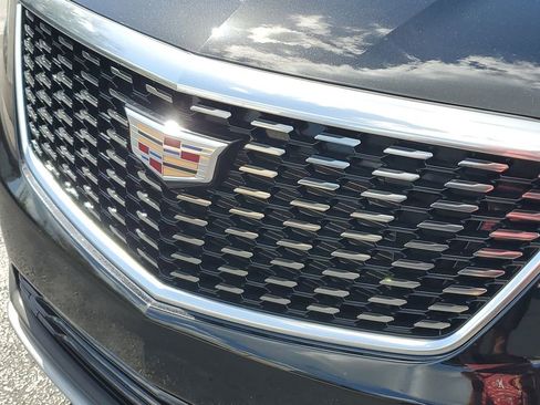 Used 2022 Cadillac XT5 Premium Luxury w/ LPO, Premium Carpet Package FWD image 10