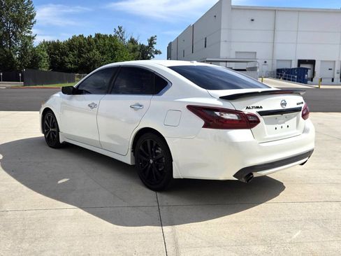 Used 2018 Nissan Altima 2.5 SR w/ SR Midnight Edition FWD image 7