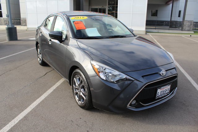 Used 2019 Toyota Yaris LE FWD image 2