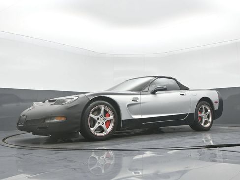 Used 2002 Chevrolet Corvette Convertible w/ Preferred Equipment Group2 RWD image 25