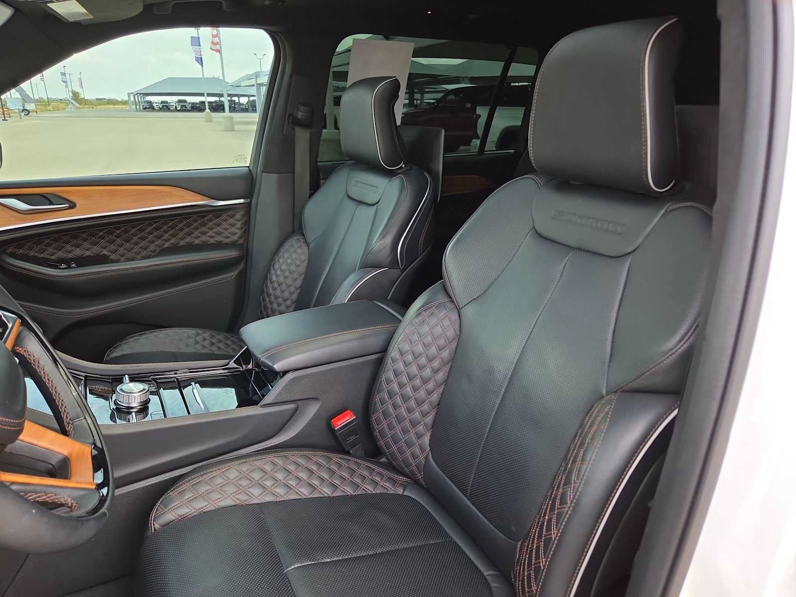 Used 2024 Jeep Grand Cherokee L Summit AWD/4WD image 15