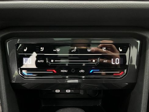Certified 2024 Volkswagen Tiguan SEL R-Line AWD/4WD image 18