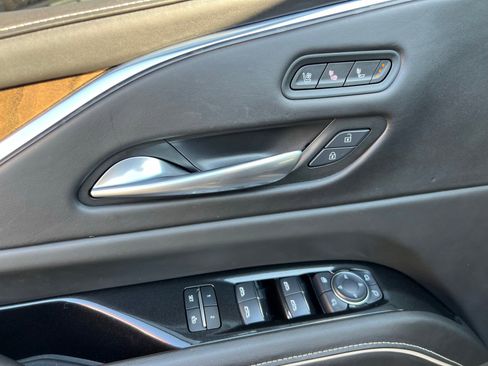 Used 2024 Cadillac Escalade ESV Premium Luxury Platinum image 34