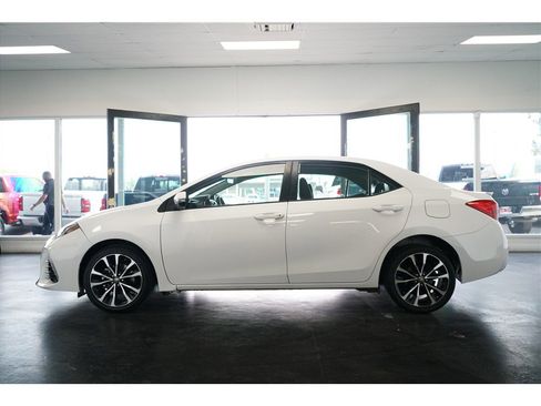 Used 2018 Toyota Corolla SE image 4