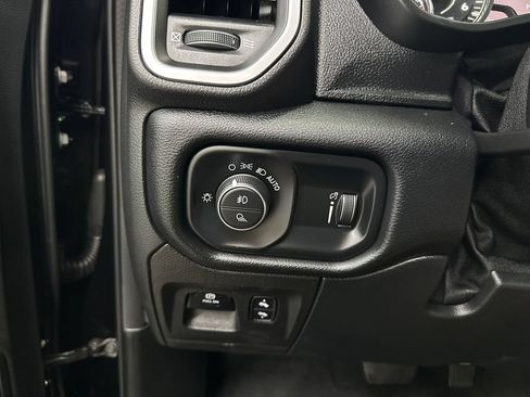 Used 2022 RAM 1500 Big Horn AWD/4WD image 30