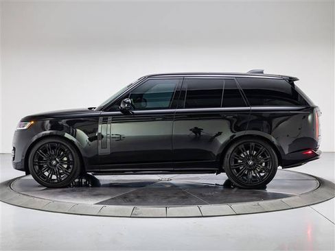 Used 2025 Land Rover Range Rover SE AWD/4WD image 2