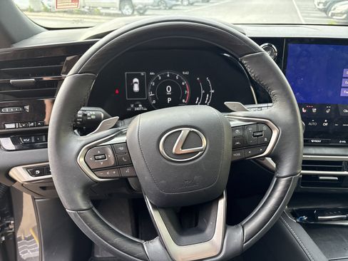 Used 2024 Lexus RX 350 Premium w/ Accessory Package (Z1) image 18