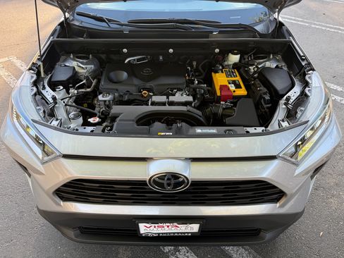 Used 2021 Toyota RAV4 XLE w/ Convenience Package FWD image 30