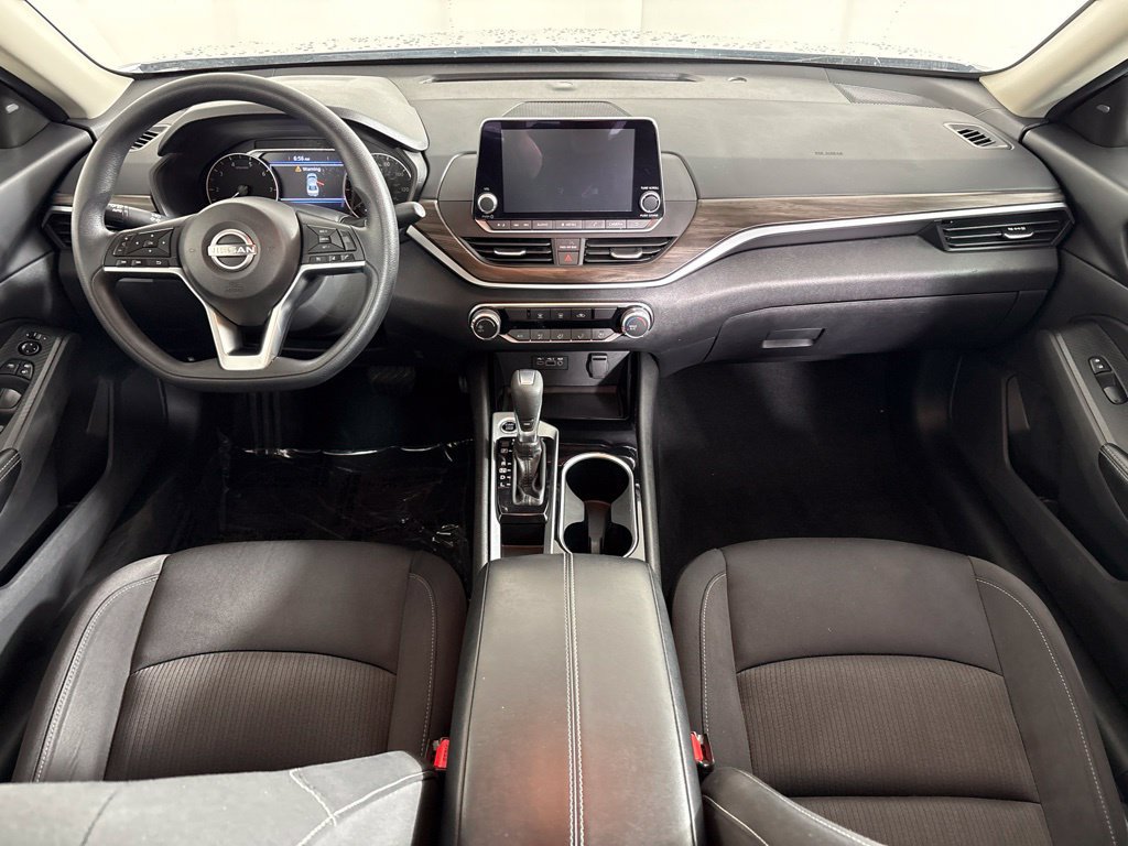 Used 2024 Nissan Altima 2.5 SV FWD image 13