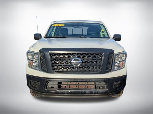 Used 2018 Nissan Titan S image 9