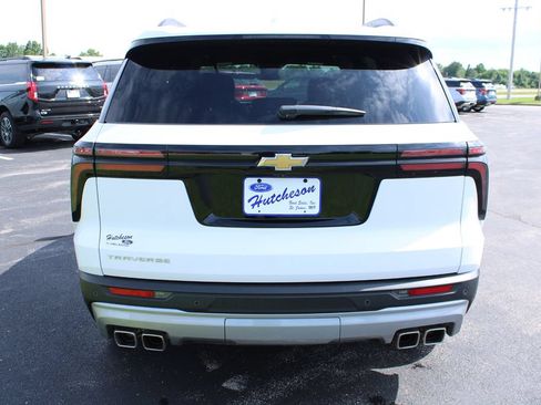 Used 2025 Chevrolet Traverse LT FWD image 8
